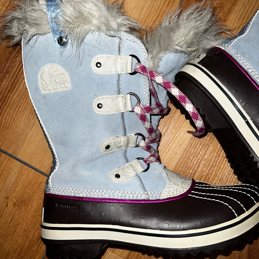 Sorrel snow boots